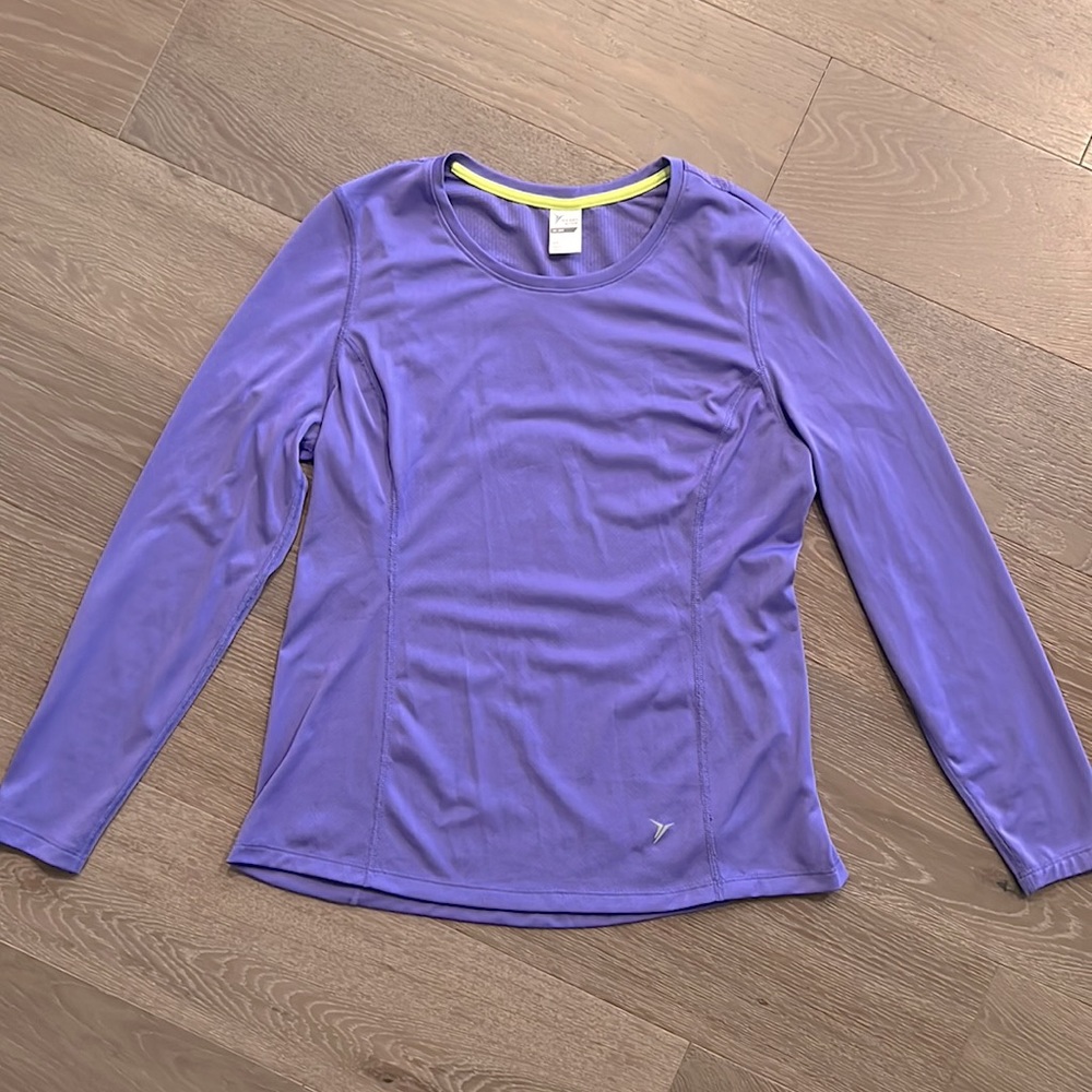 Old Navy Active long sleeve shirt. Size: S/P. Gently Used.